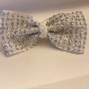 Bows Handcrafted Accessory (NWT)